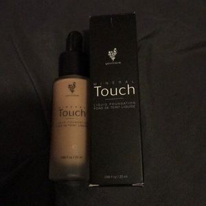 NEW Younique Mineral Touch Liquid Foundation